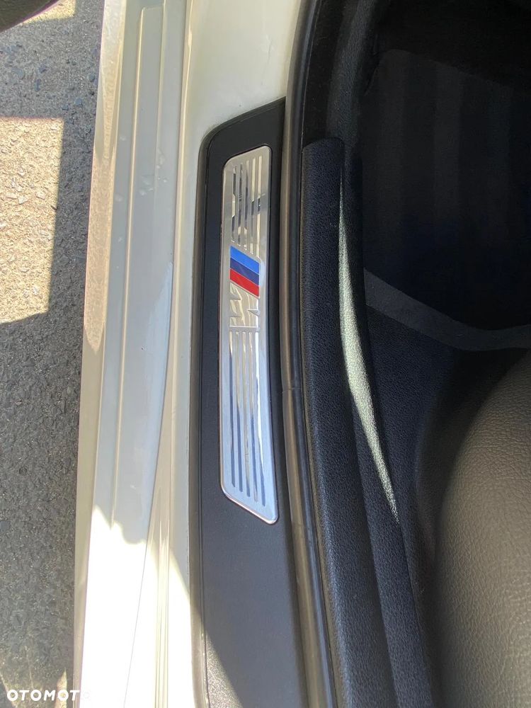 BMW Seria 5 528i xDrive - 25