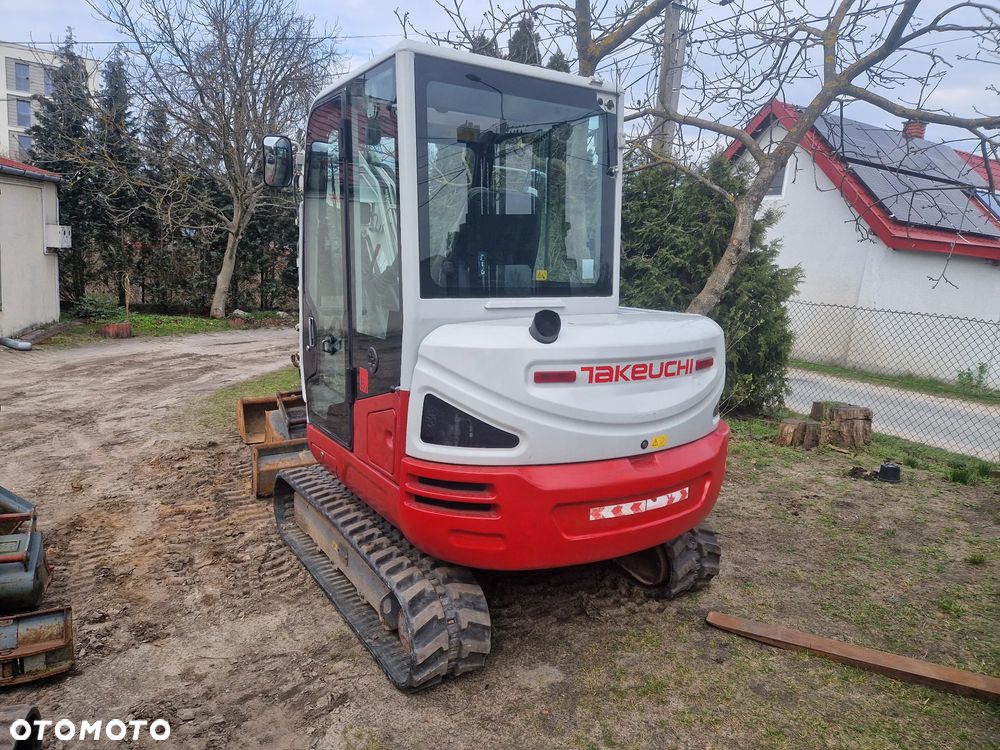 Takeuchi TB240 - 4