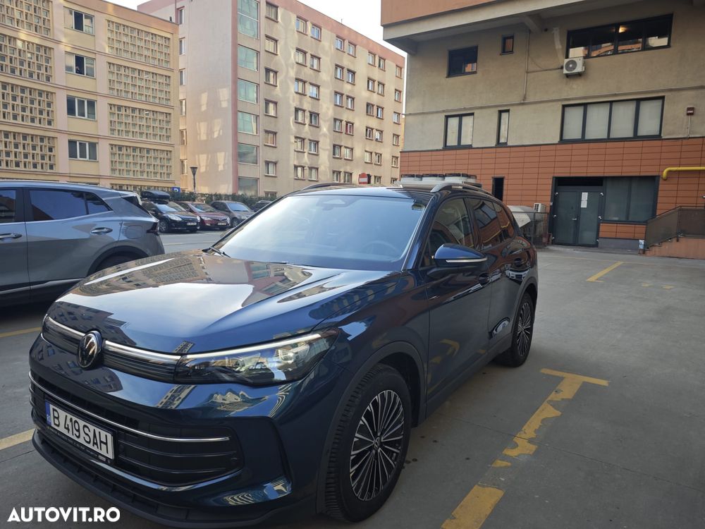 Volkswagen Tiguan - 1