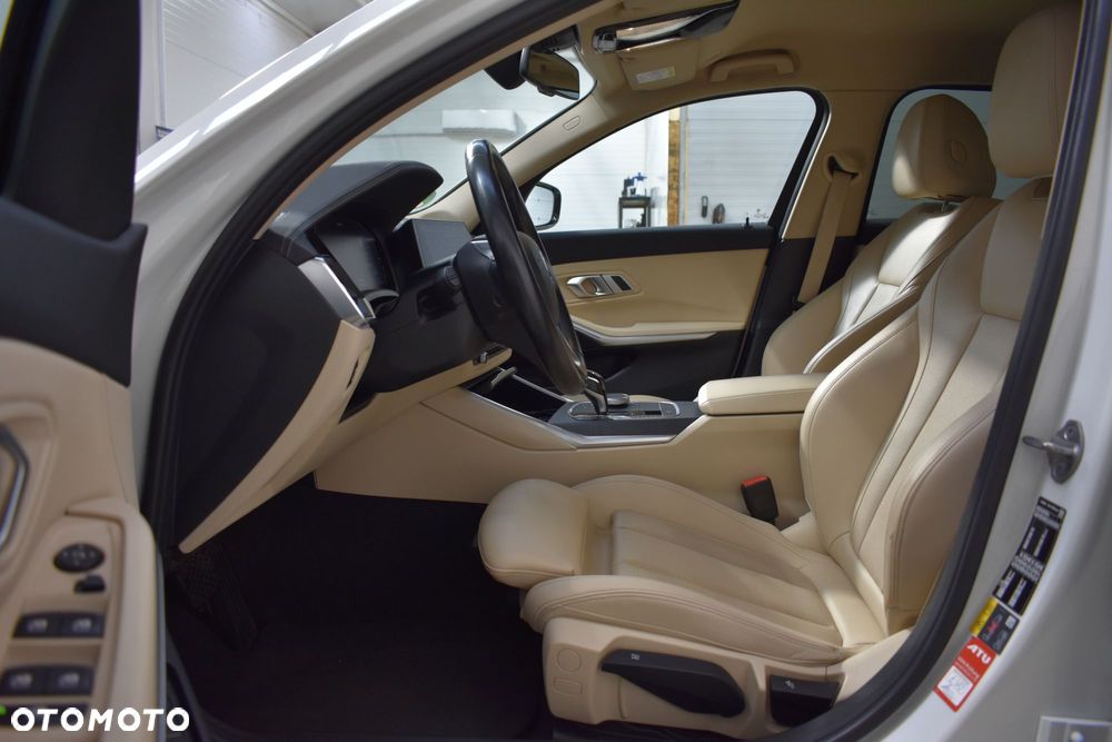 BMW Seria 3 320e Luxury Line - 25