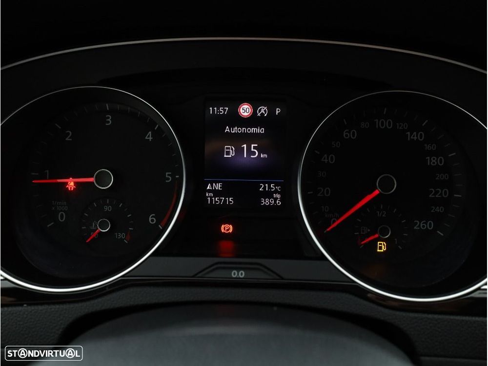 VW Passat Variant 2.0 TDi Business DSG - 22