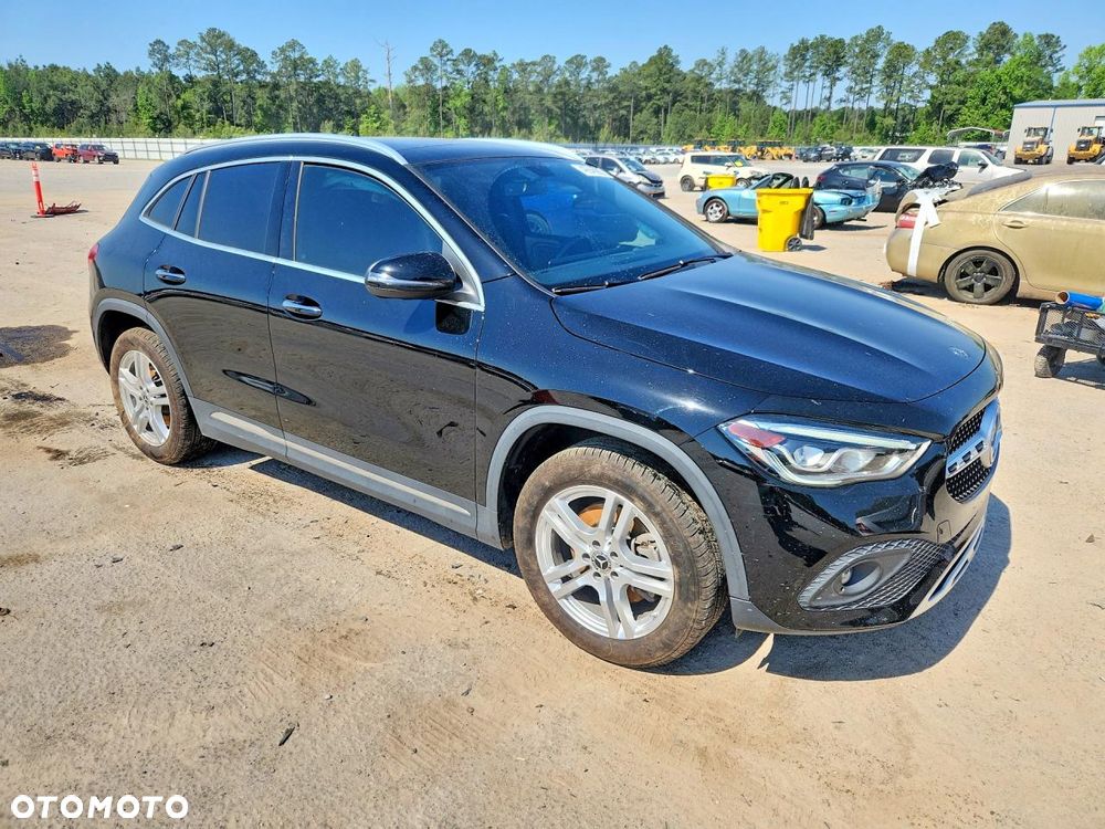 Mercedes-Benz GLA - 5