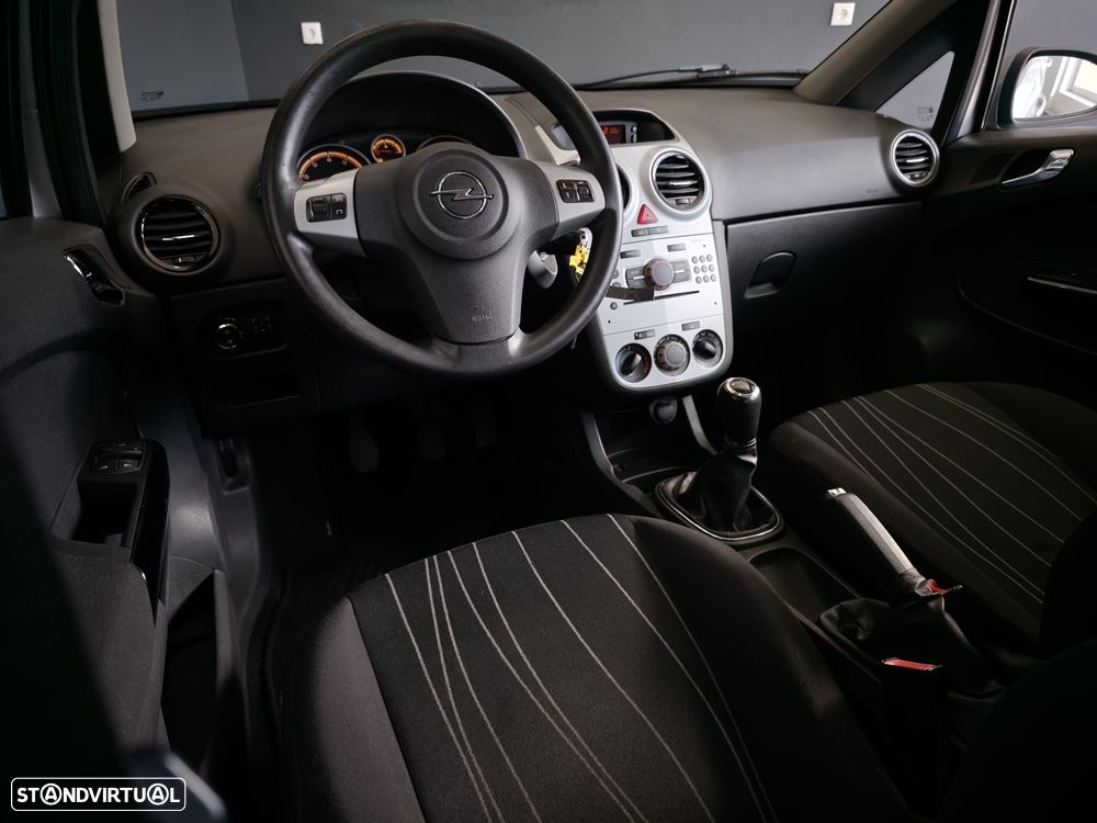 Opel Corsa 1.2 Cosmo - 23