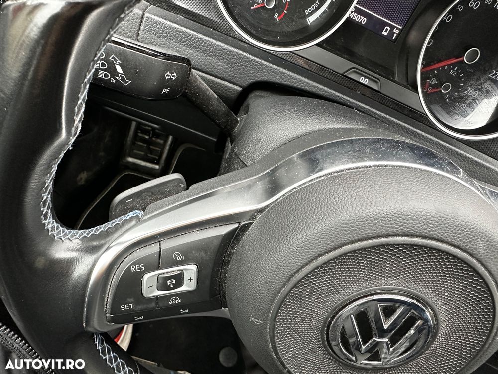 Volkswagen Golf - 12