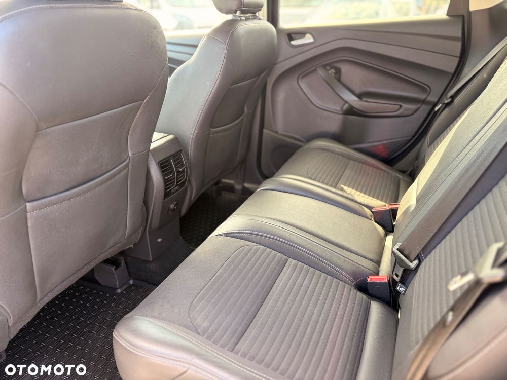 Ford Kuga 2.0 TDCi 2x4 Titanium - 18