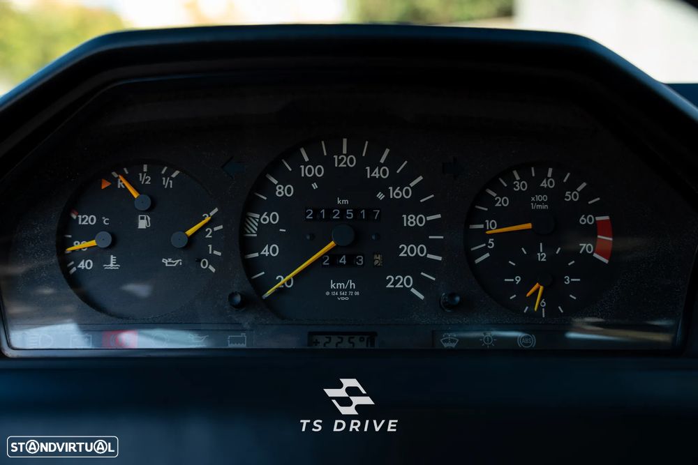 Mercedes-Benz 230 CE - 11