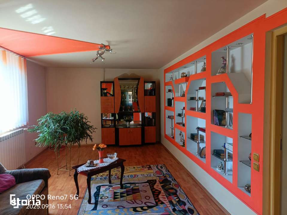 Casa de vanzare in Reghin sau schimb cu apartament in Reghin Tg Mures - Imagine principală: 3/11