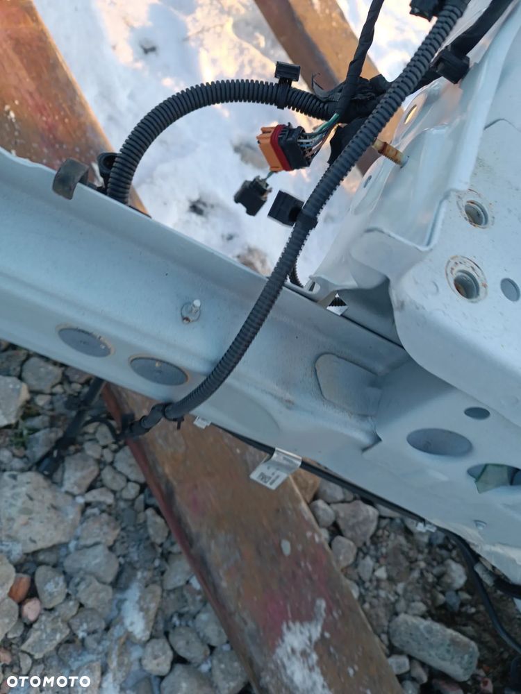 PODŁUŻNICA PRAWA ĆWIARTKA PRZÓD RENAULT CLIO V - 5