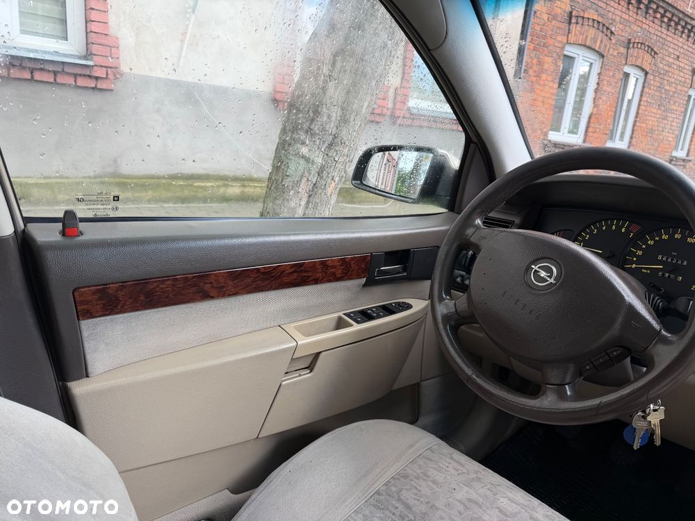Opel Omega 2.2 Elegance - 12