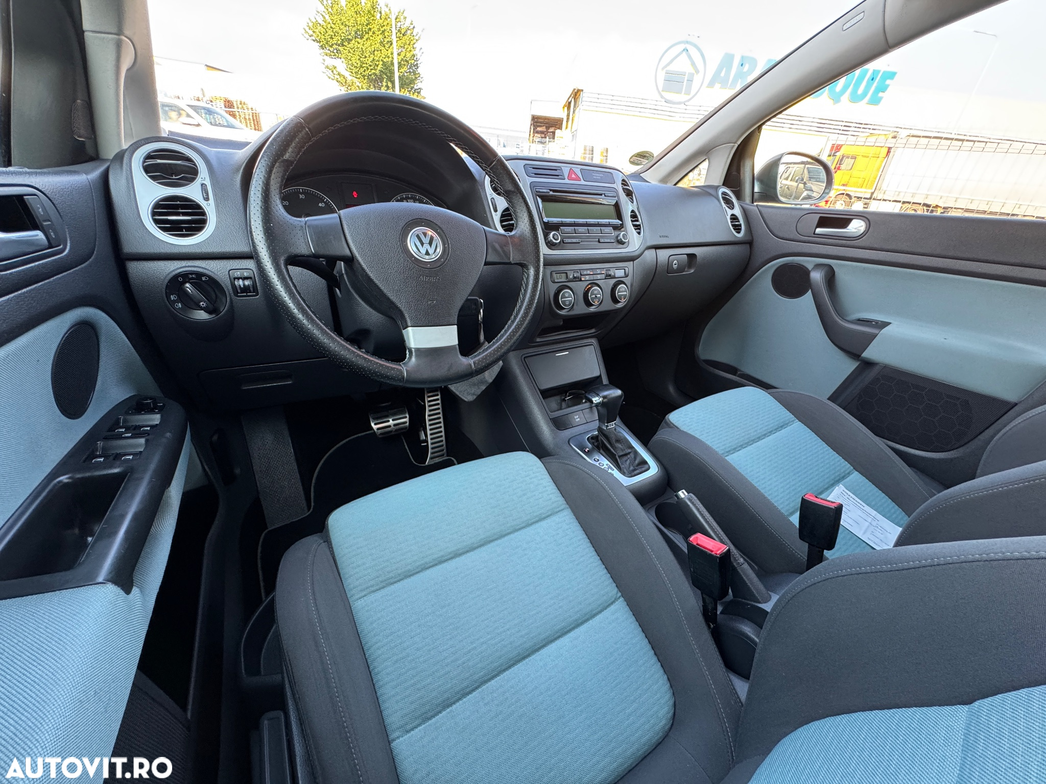 Volkswagen Golf Plus 1.9 TDI DPF DSG CrossGolf - 23