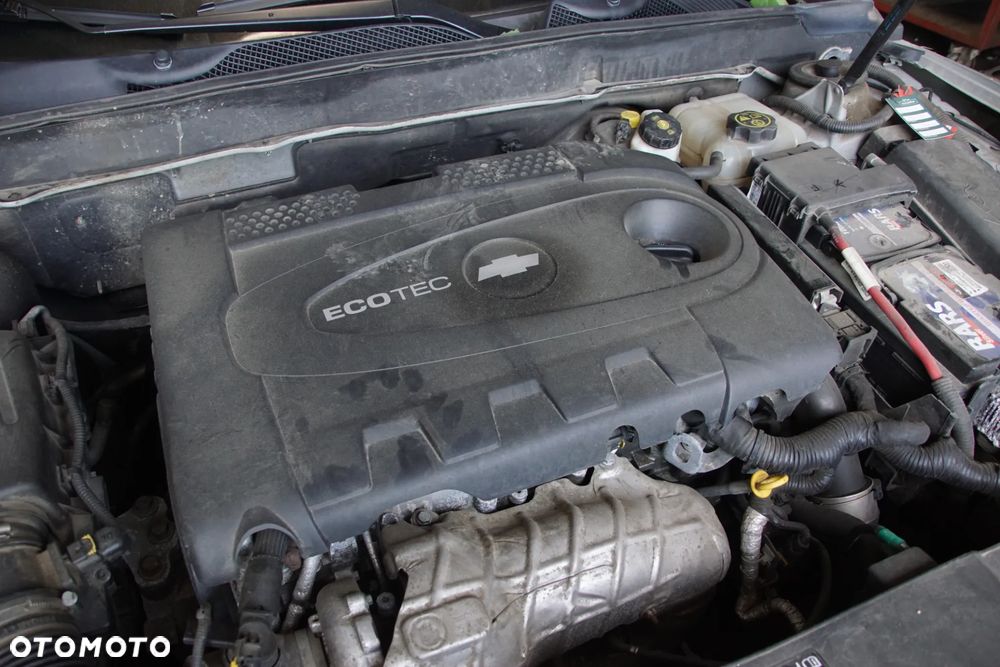 Auto na części - Chevrolet Malibu 2.0 VCDI 160 KM A20DTH AF40 2013R Silnik Skrzynia Drzwi Maska Błotnik Zderzak Lampa Lusterko Klamka Szyba Deska Kokpit Sterownik Moduł Czujnik Licznik Wyświetlacz Panel Kierownica - 14