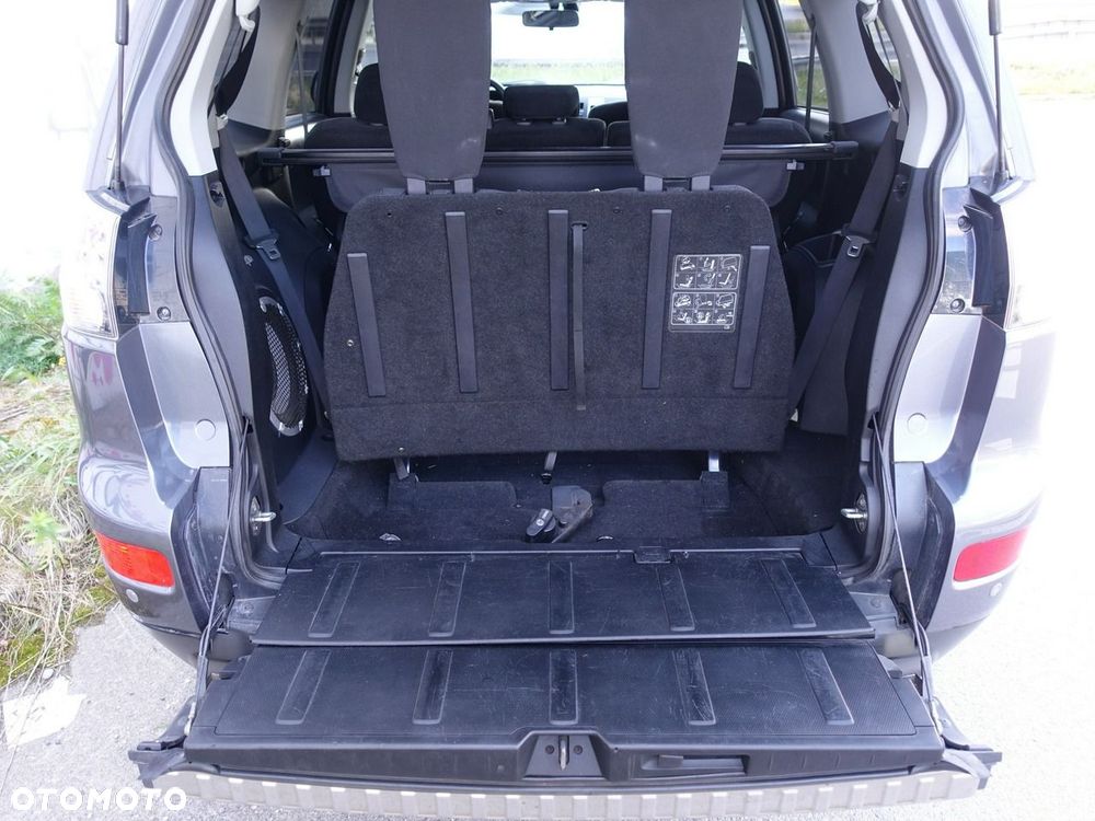 Mitsubishi Outlander 2.4 4WD Intense - 28