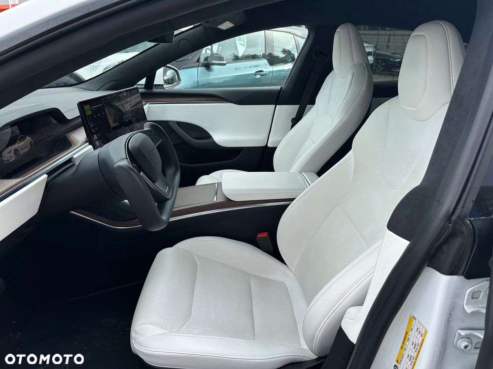 Tesla Model S - 11
