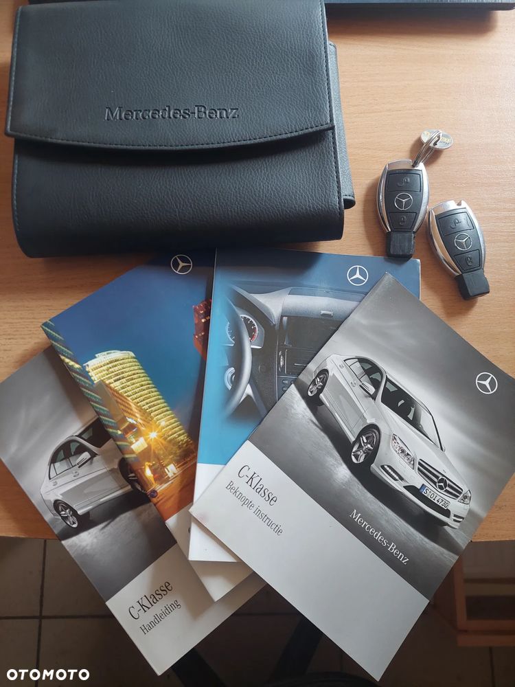 Mercedes-Benz Klasa C 180 CGI BlueEFFICIENCY Avantgarde - 18