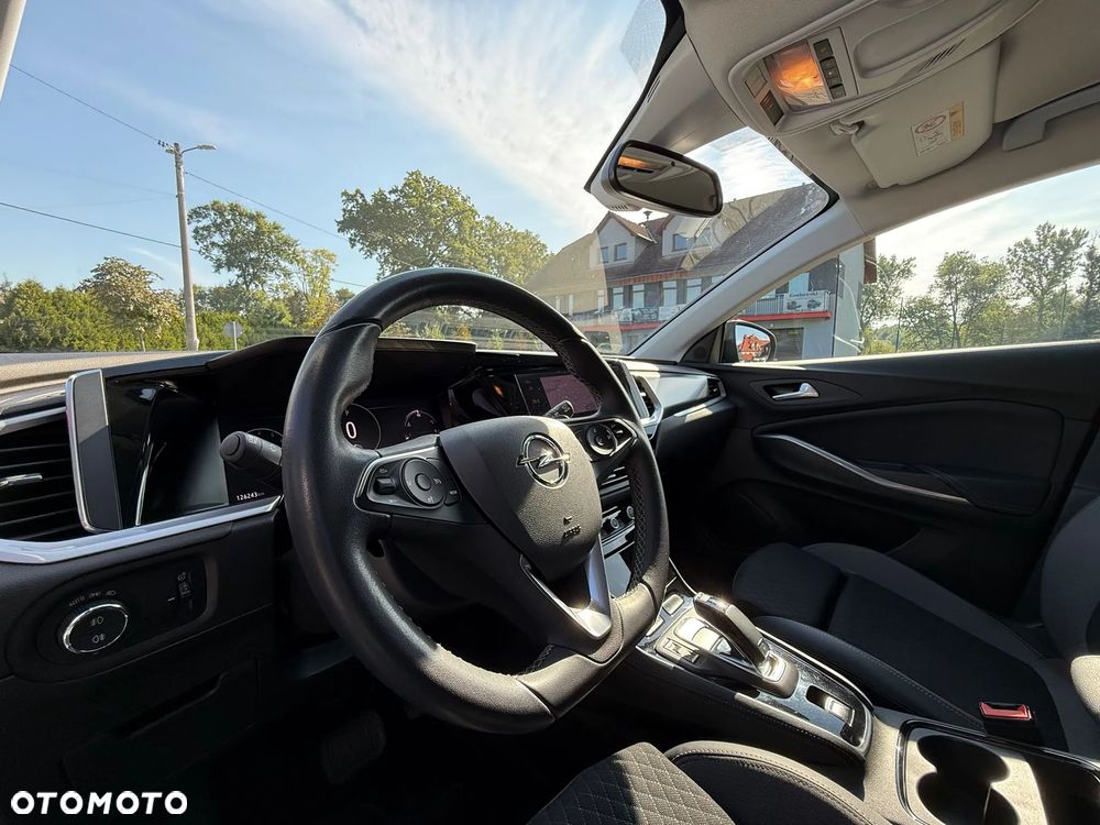 Opel Grandland X 1.2 T GPF Design&Tech S&S - 17