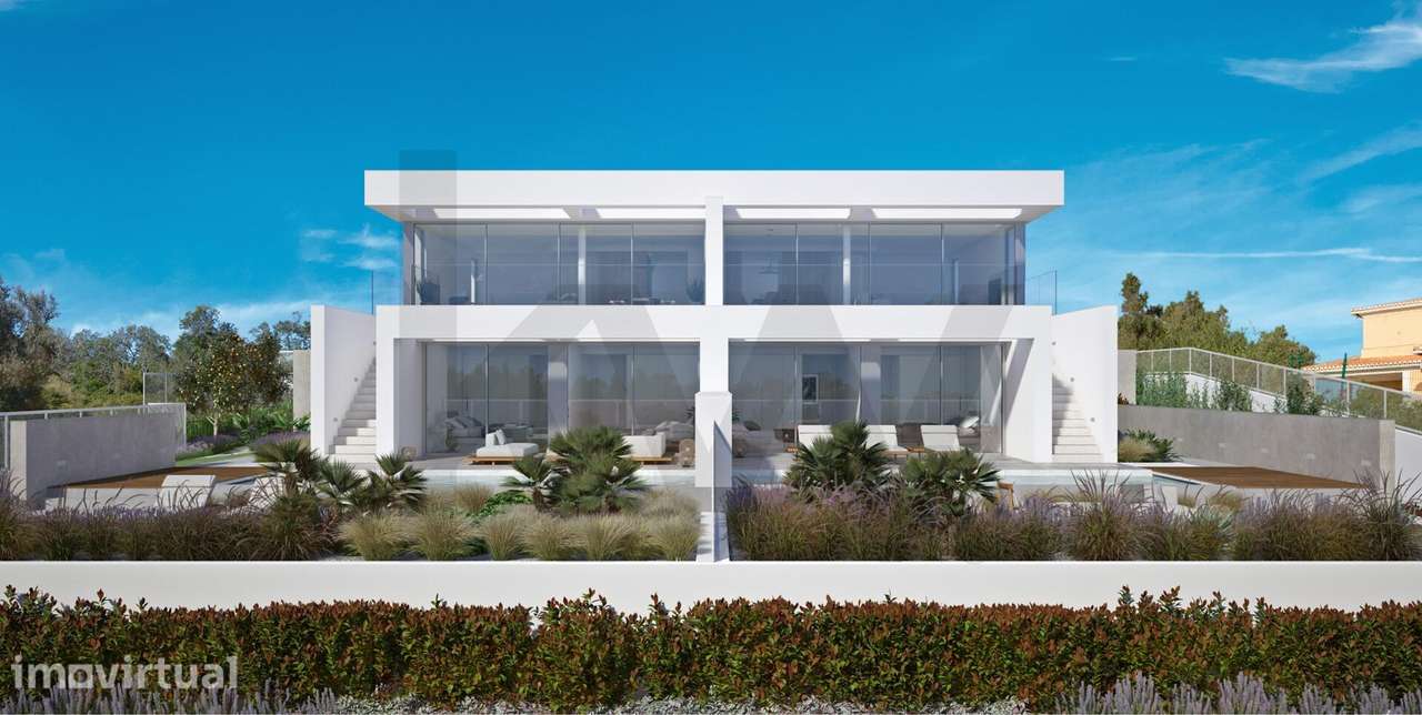 Moradia T3 na Praia da Luz com piscina, jardim, com terraço próxima da - Grande imagem: 2/17