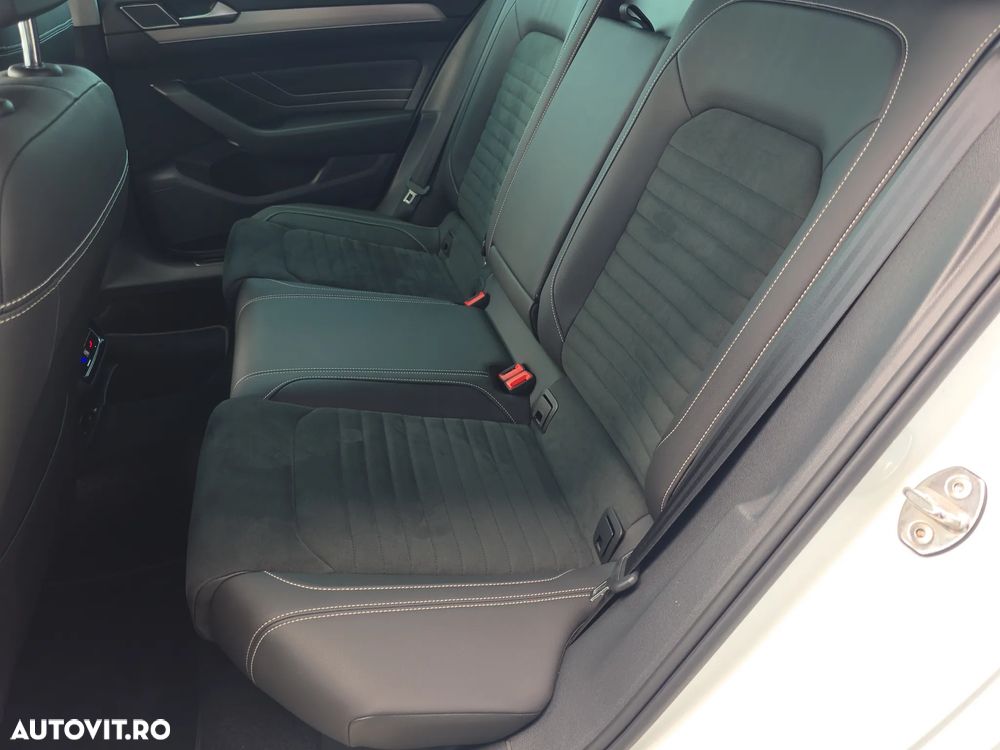 Volkswagen Passat 2.0 TDI SCR DSG 4Motion Elegance - 38