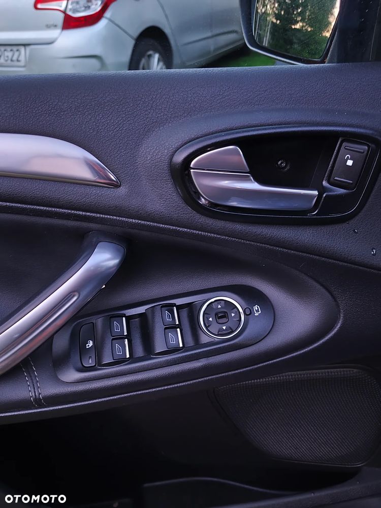 Ford S-Max - 13