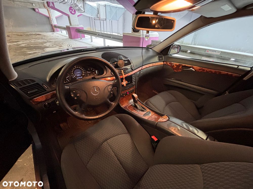 Mercedes-Benz E-Class 2005 photo 4