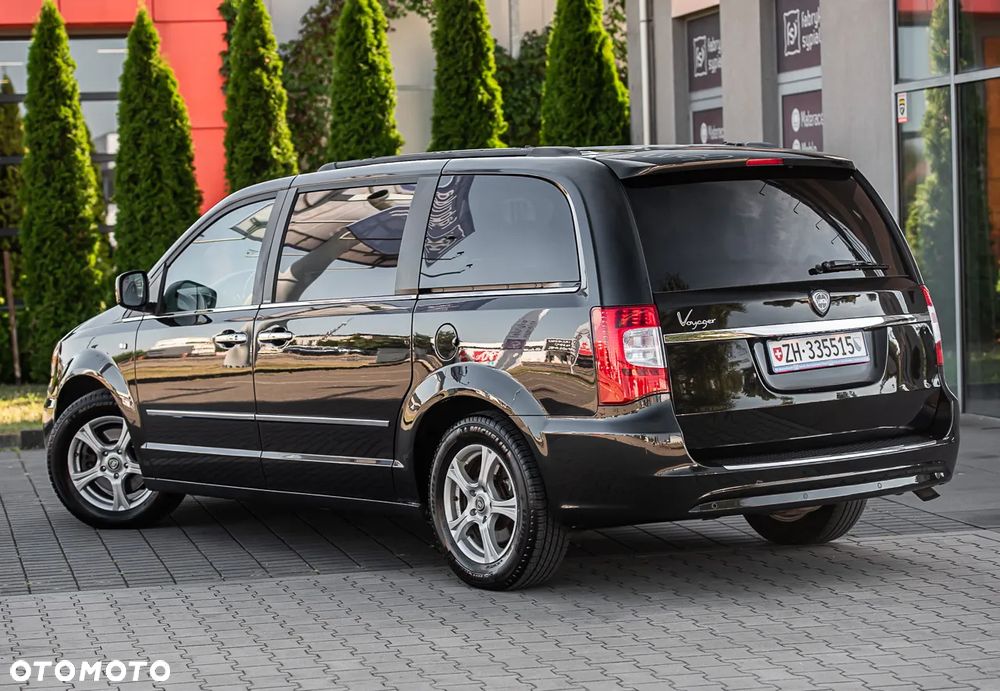 Lancia Voyager - 9