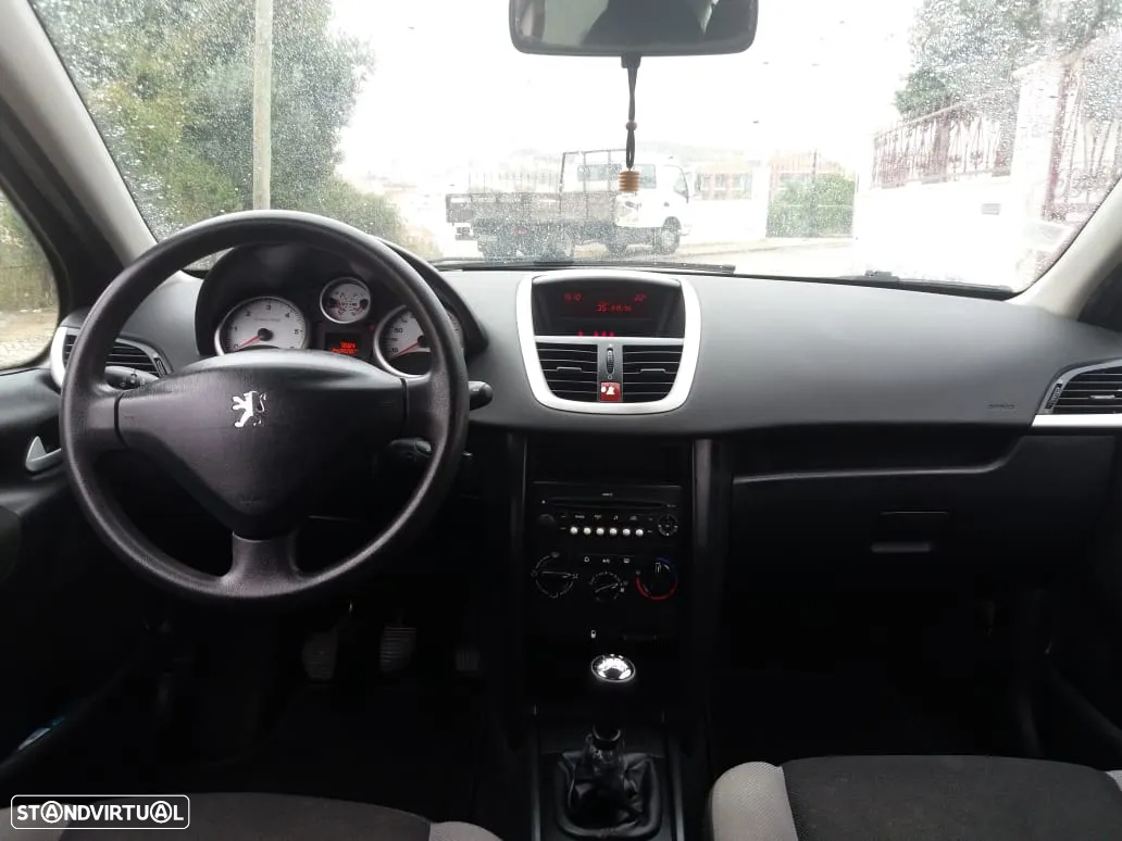 Peugeot 207 1.4 HDi Urban - 12