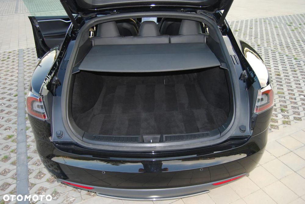 Tesla Model S - 12