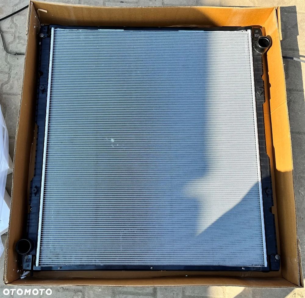 CHŁODNICA SILNIKA SCANIA NOWA - 1