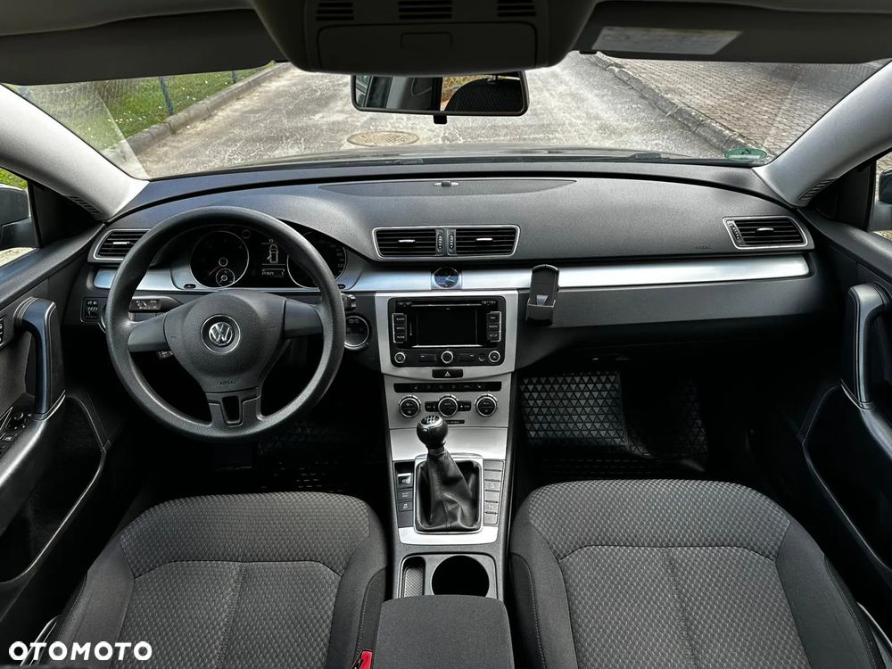 Volkswagen Passat - 11