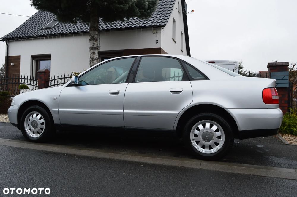 Audi A4 Limousine 1.8 - 5