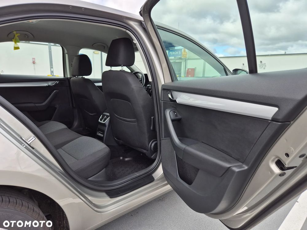 Skoda Octavia 1.4 TSI Ambition - 35