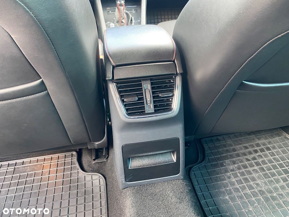 Skoda Octavia 2.0 TDI DSG RS - 24