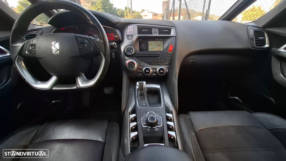 Citroën DS5 e-HDi 110 EGS6 SoChic - 33
