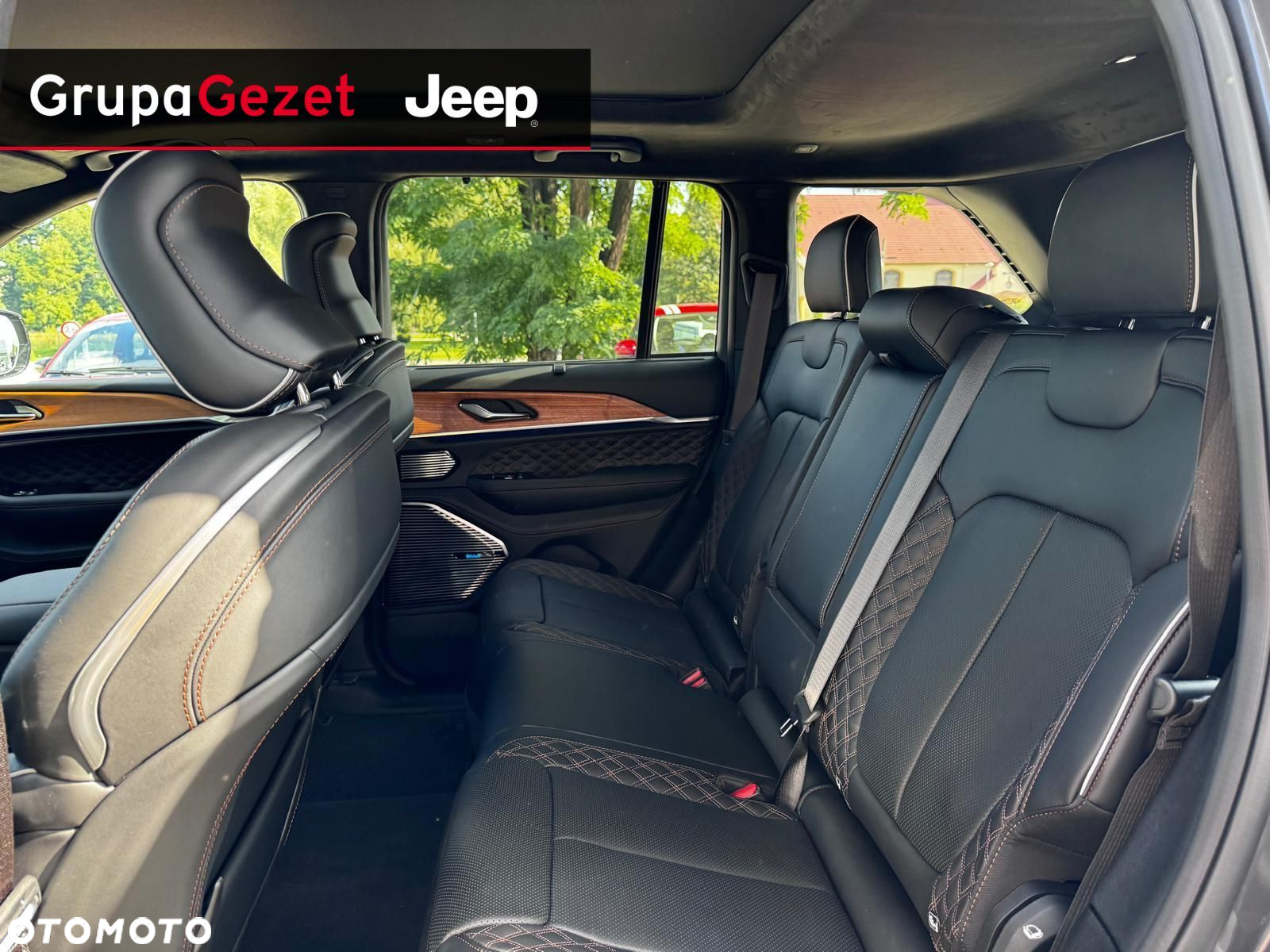 Jeep Grand Cherokee - 14