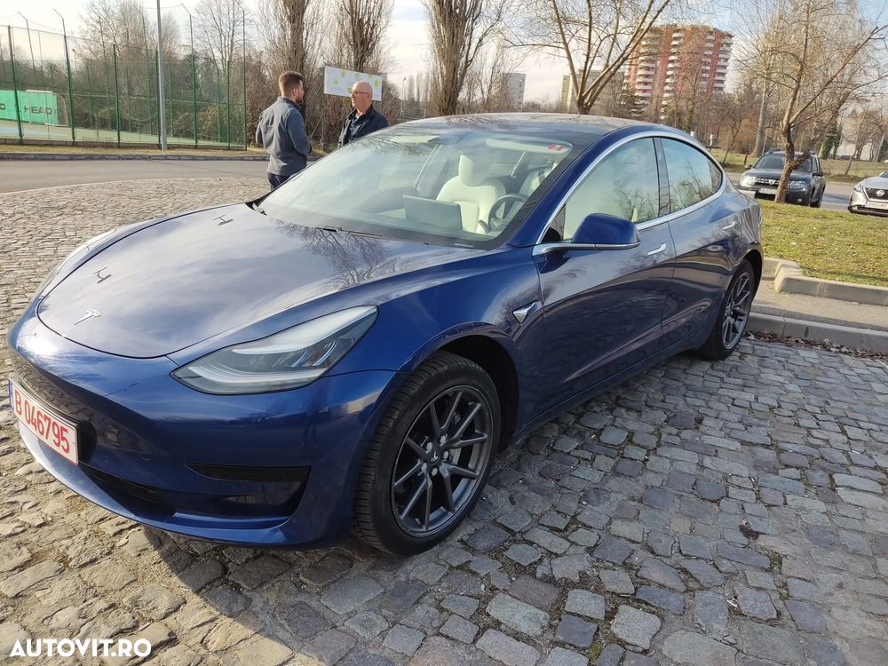 Tesla Model 3 - 3