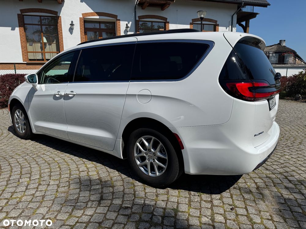 Chrysler Pacifica - 4