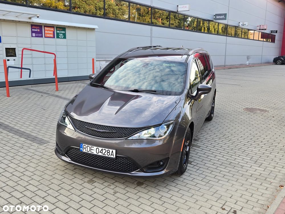 Chrysler Pacifica - 23