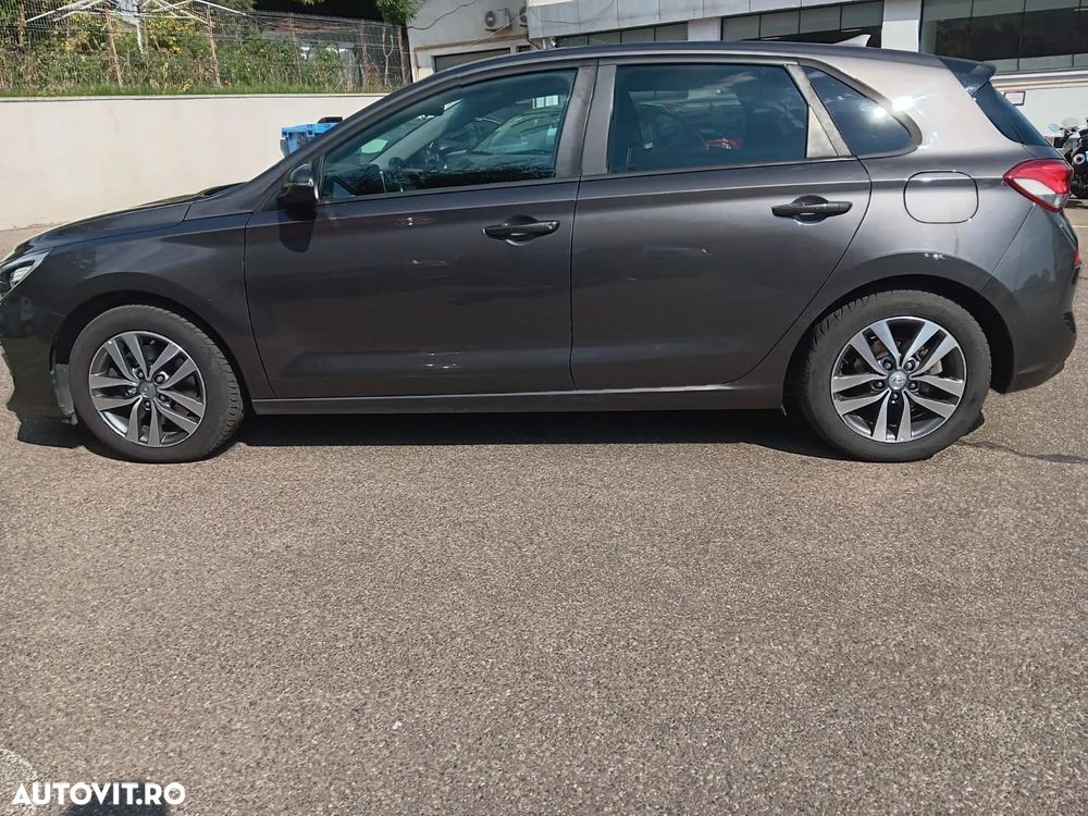 Hyundai i30 1.4 100CP 5DR M/T Classic - 5