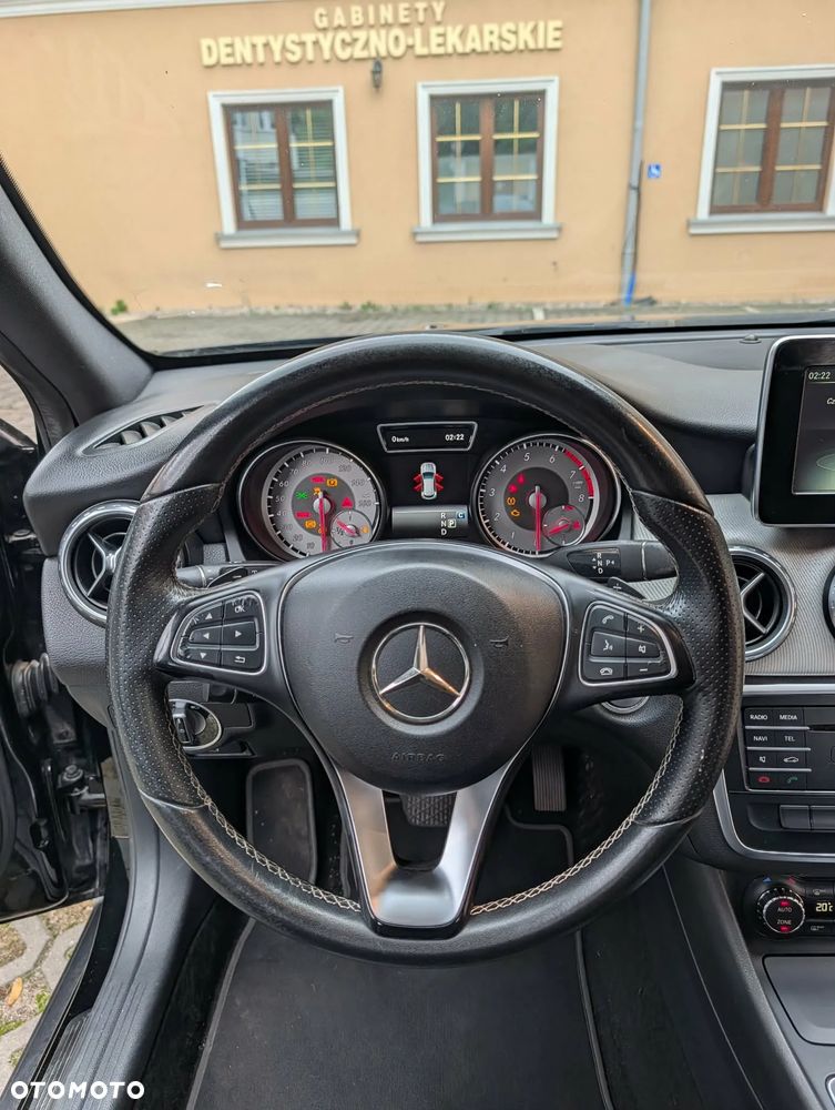 Mercedes-Benz GLA 250 7G-DCT UrbanStyle Edition - 24