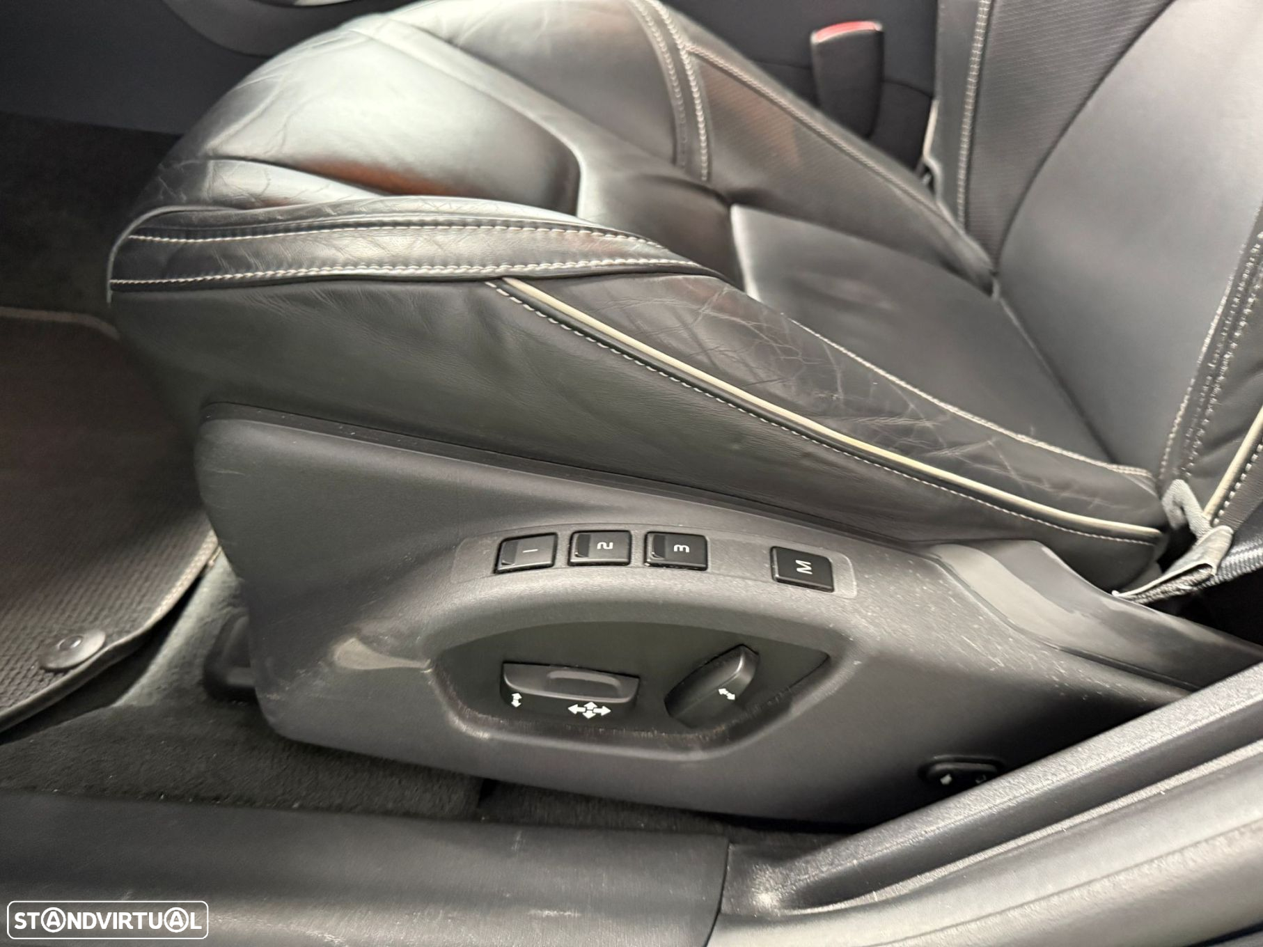 Volvo V60 2.0 D4 R-Design - 11