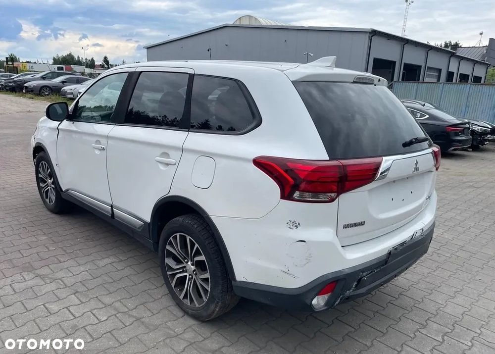 Mitsubishi Outlander 2.4 4WD CVT Instyle - 2