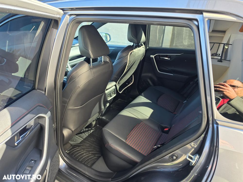 Toyota RAV4 - 6