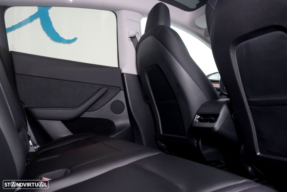 Tesla Model Y Long Range Dual Motor AWD - 15