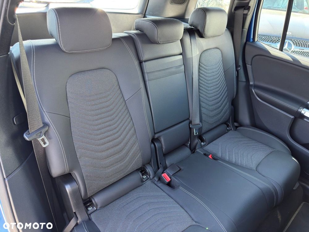 Mercedes-Benz GLB 200 Progressive 7G-DCT - 27