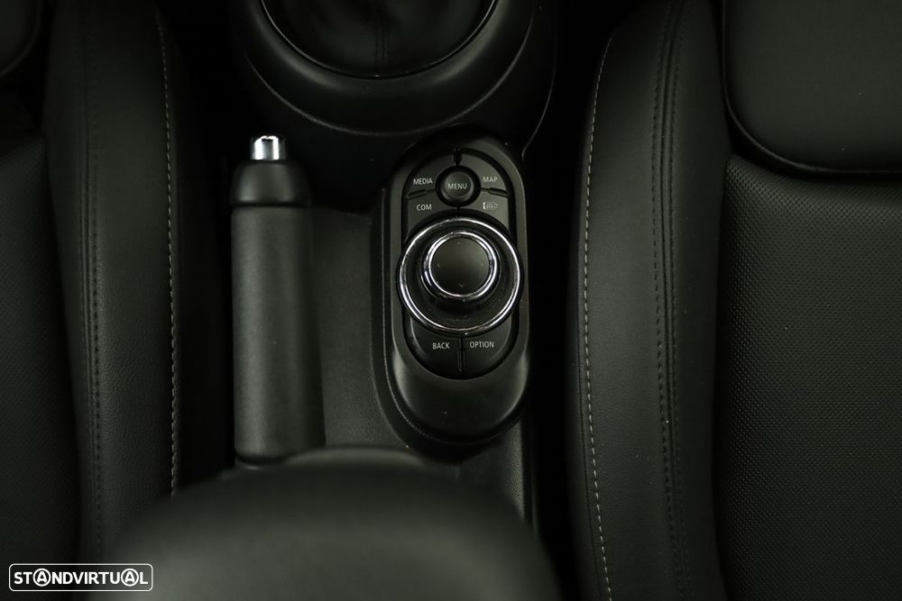 MINI 5 Portas Cooper Premium Classic Auto - 19