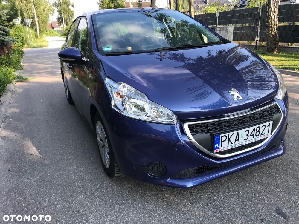 Peugeot 208 - 8