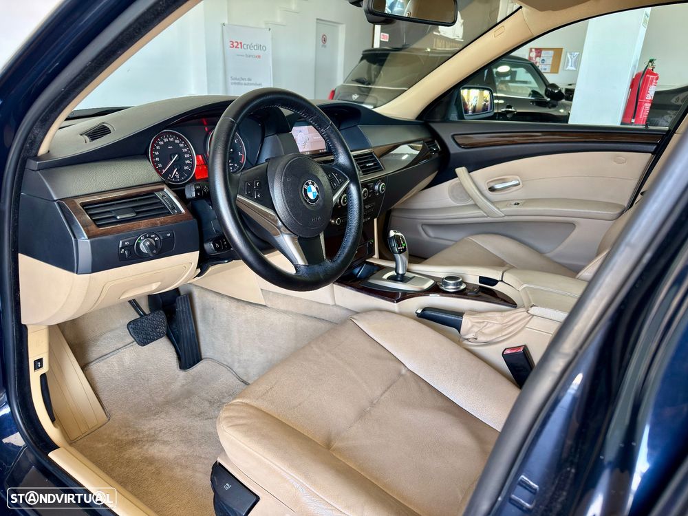 BMW 520 dA Touring Executive - 12