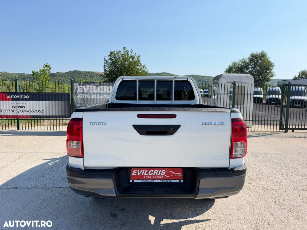 Toyota Hilux 2.4D 150CP 4x4 Double Cab 6MT Style - 9
