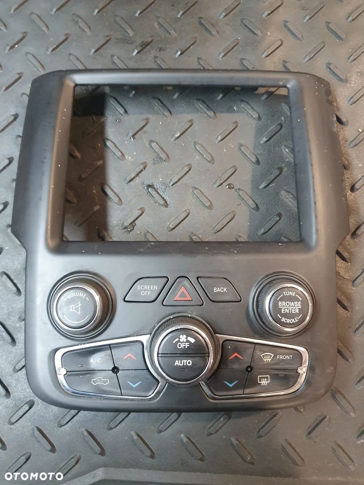 DODGE RAM 1500 2015R PANEL STEROWANIA KLIMATYZACJI RAMKA RADIA     1UJ97DX9AF - 1