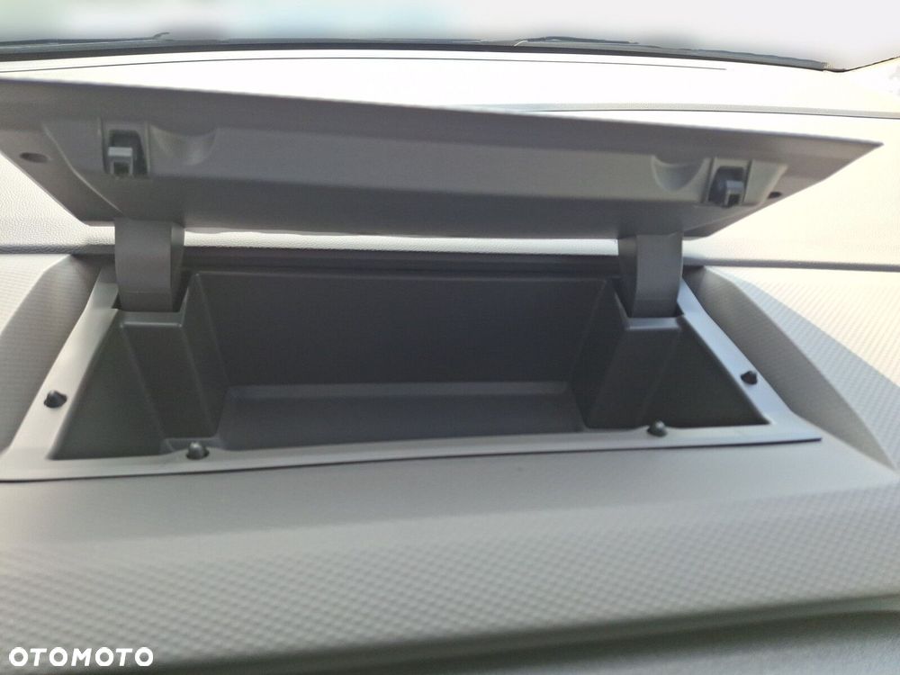 Volkswagen Multivan - 31