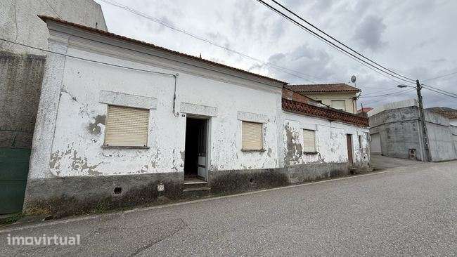 EXCELENTE OPORTUNIDADE DE INVESTIMENTO - MORADIA T2 PARA REABILITAR... - Grande imagem: 3/17